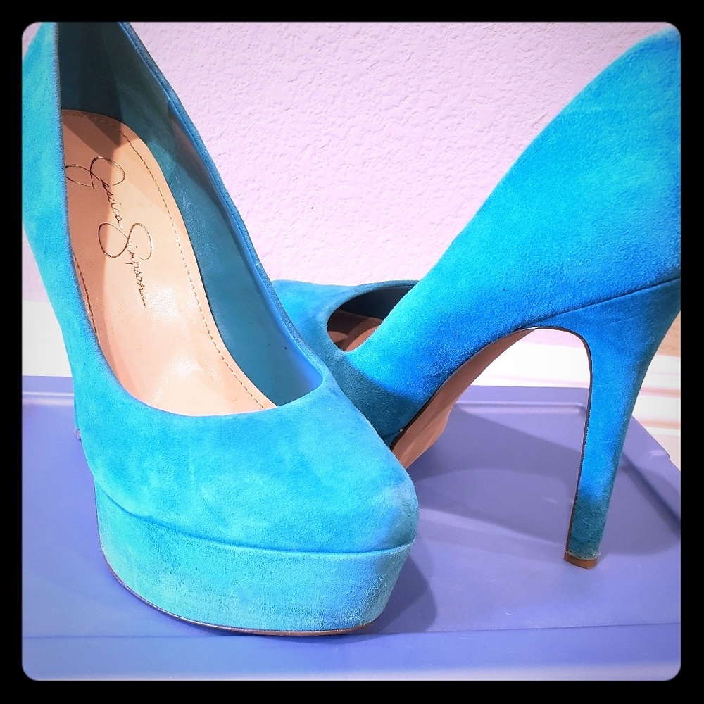 Jessica Simpson pumps